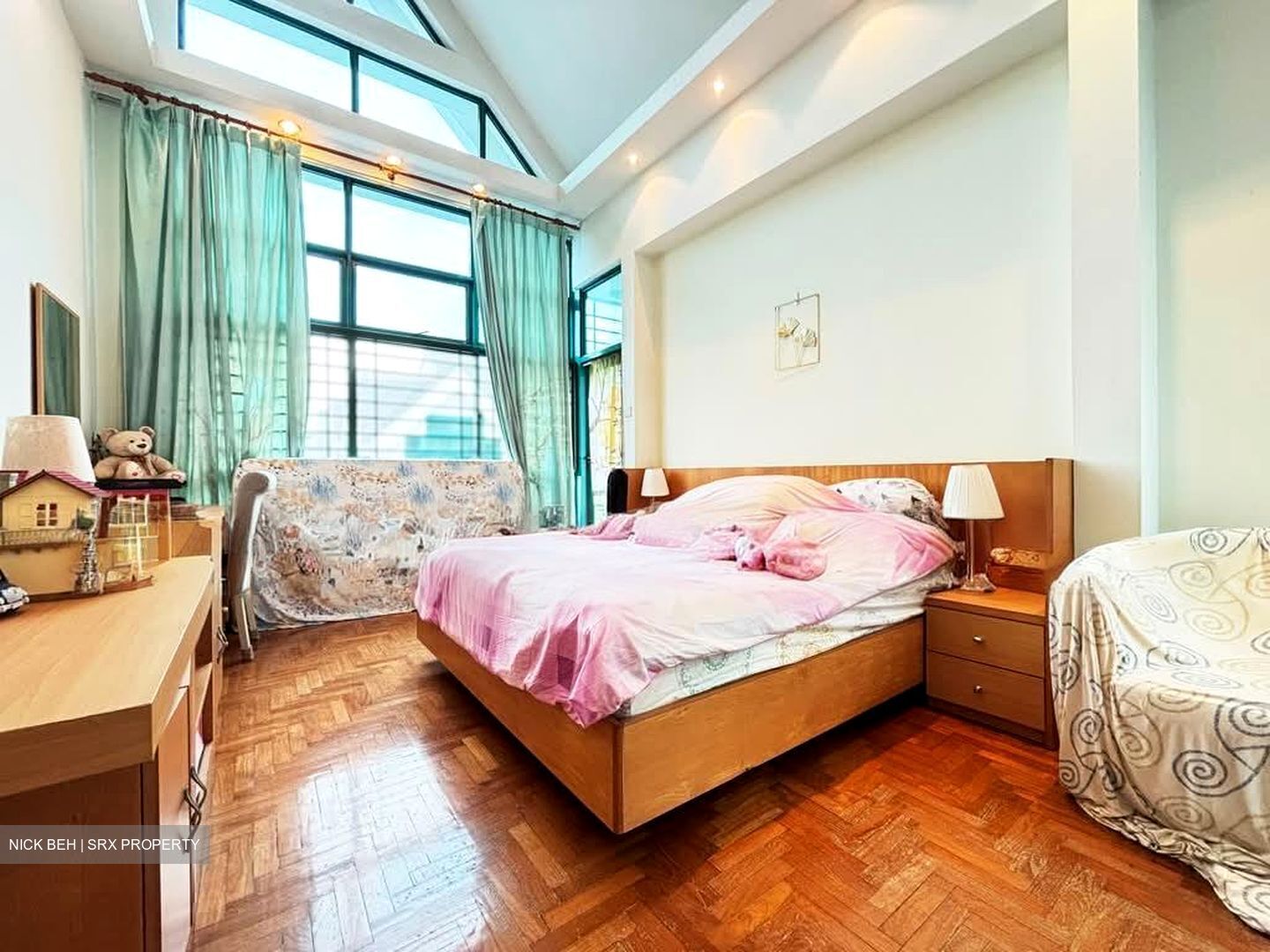 Charlton 18 (D19), Terrace #550983611